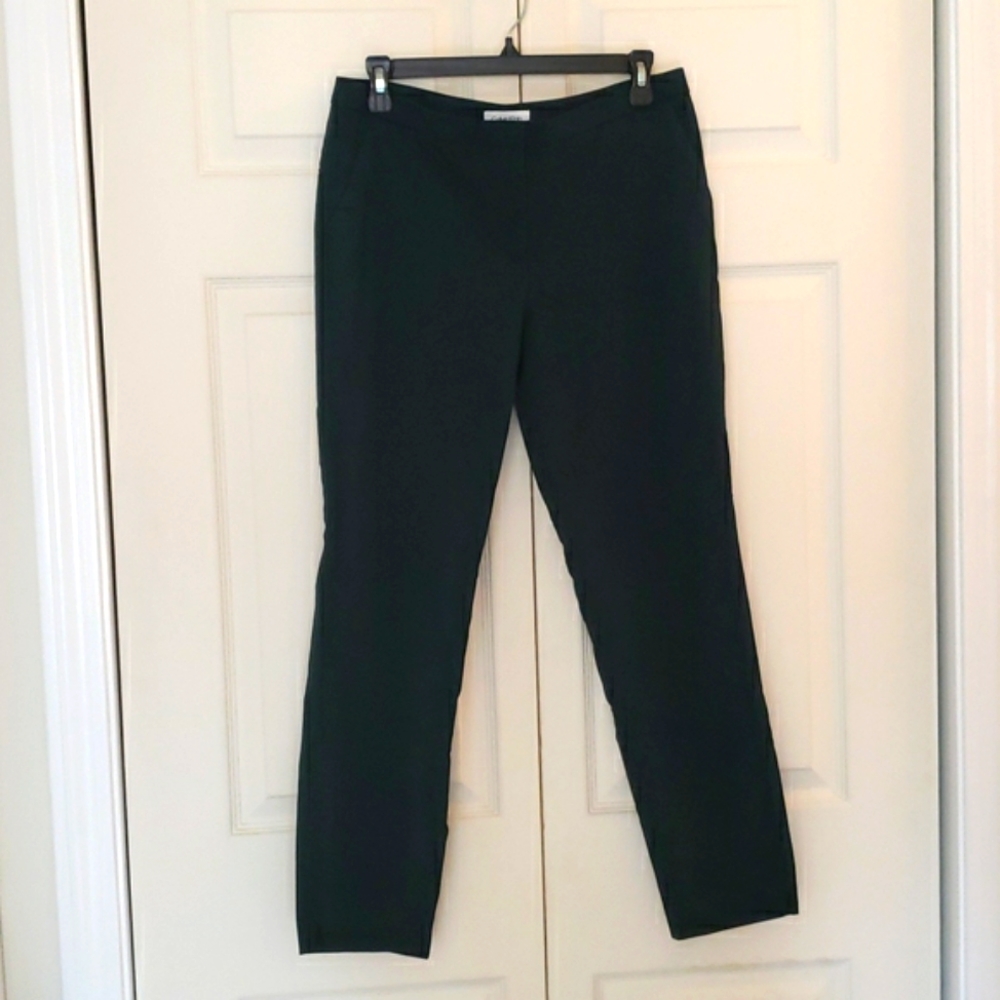 Dark forest green quarter length pants, brand Calvin Klein, size 6